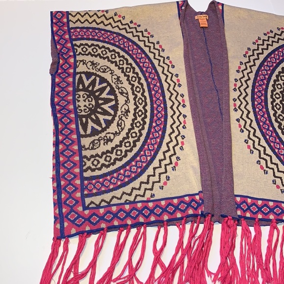 Flying Tomato Boho Fringed Poncho - Women’s Size Small - Picture 2 of 8